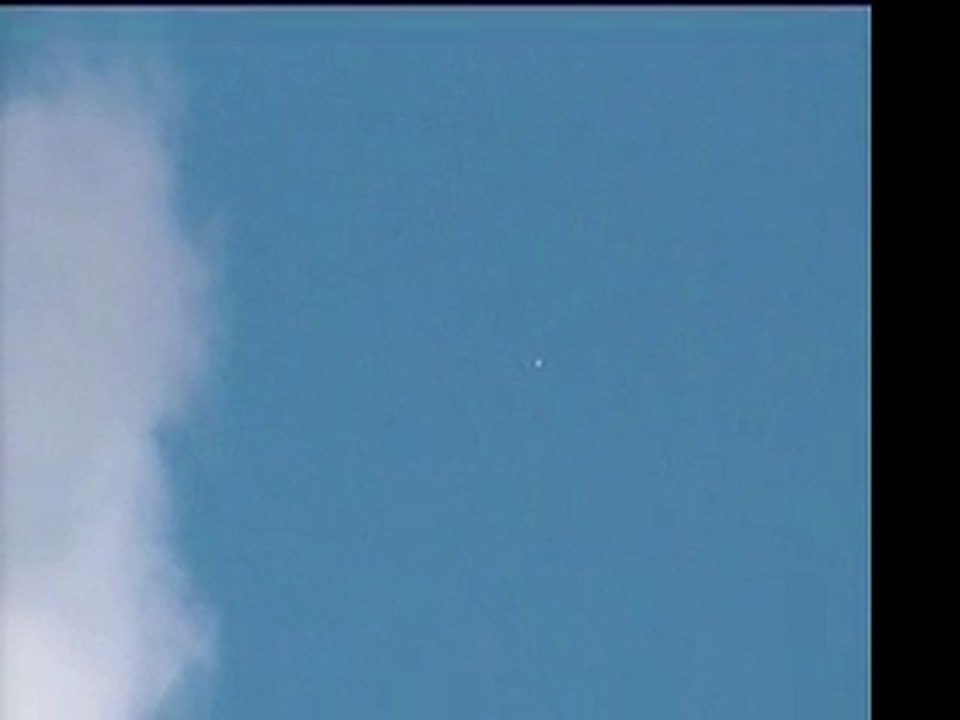 UFO MORPHING DAY TIME FRESNO giving out its own light !!