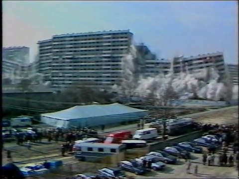 Notes pour Debussy, lettre ouverte à Jean-Luc Godard 1988 Réalisation : Jean-Patrick Lebel Sujet : le 18 février 1986, la barre Debussy de la Cité des 4000 à La Courneuve s'effondre sous une charge d'explosifs