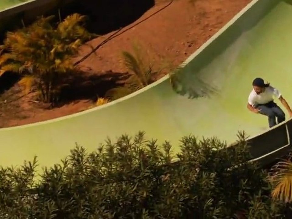 Skate : Kenny Anderson rides a dry water slide