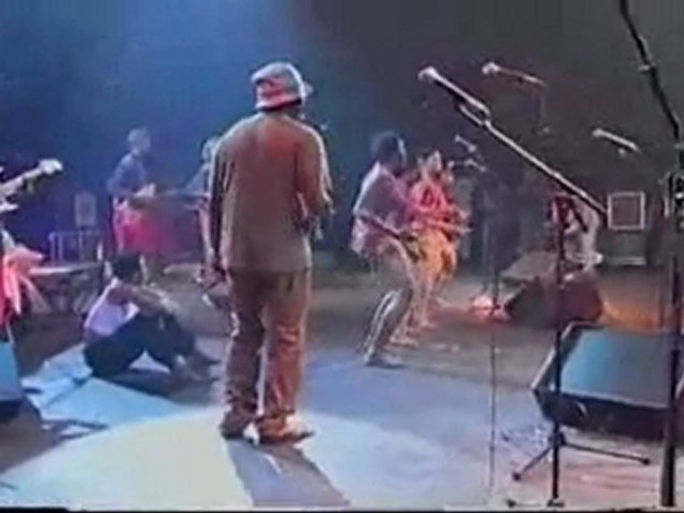 Dailymotion - Papa wemba concert zenith dance filles