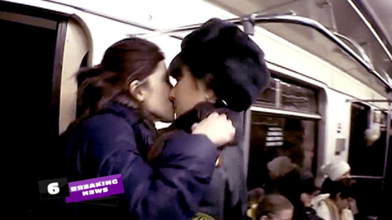 Elles embrassent des policières !