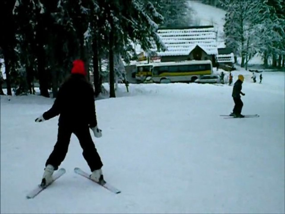 Fanny et Camille font du ski