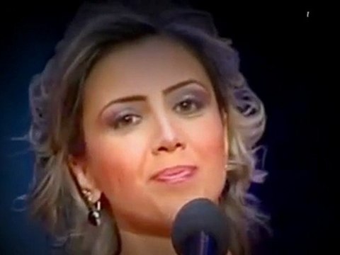 Derya Bozkurt - Bir gülle benim gönlümü gülzara çevirsen.HD