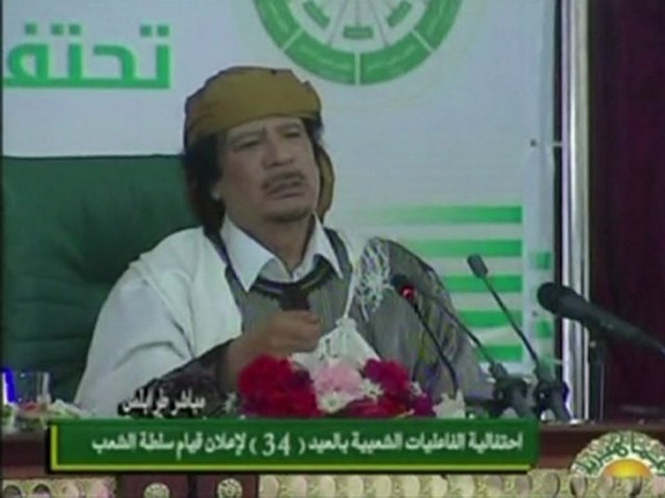 Kadhafi volta a acusar a Al-Qaeda
