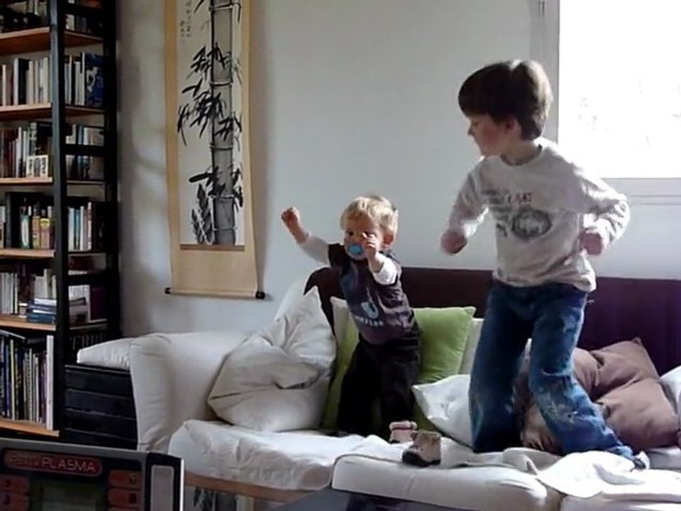 20110225 Romain et Nico font les fous Merignac