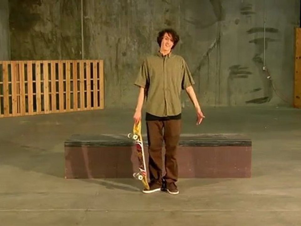 Skateboarder EVAN SMITH TRICK TIP - BACKSIDE 180 NOSEGRIND