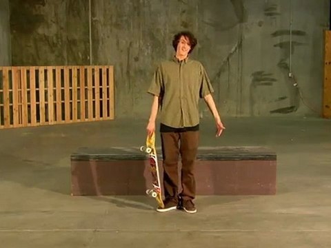 Skateboarder EVAN SMITH TRICK TIP - BACKSIDE 180 NOSEGRIND