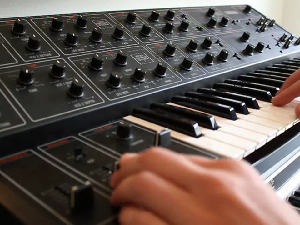 YAMAHA CS15 ANALOG SYNTHESIZER