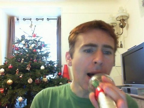 Wiwi égratigne les amoureux qui passent