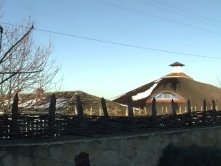 Toits de villas de luxe d'Europe en roseaux du Danube