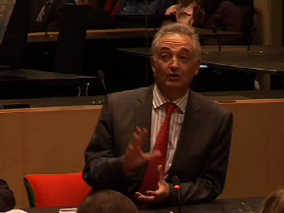 Conférence - débat de Jacques Attali : "Survivre aux crises"