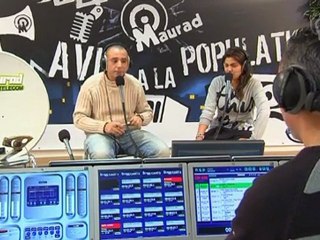 Maurad fait jouer un sans-papiers à un jeu TV.