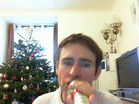 Wiwi égratigne rockin' around the christmas tree