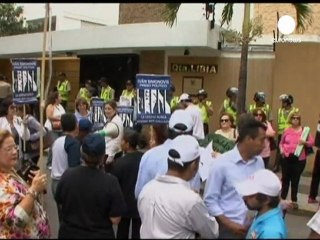 Barack Obama no descarta la opción militar en Libia