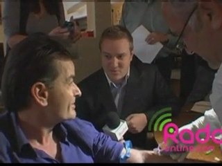 Charlie Sheen passes drugs test