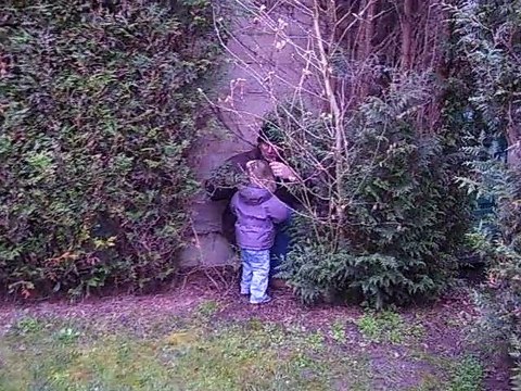Partie de cache-cache avec Papy