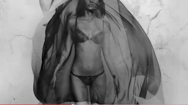 Megan Fox super sexy pour Armani