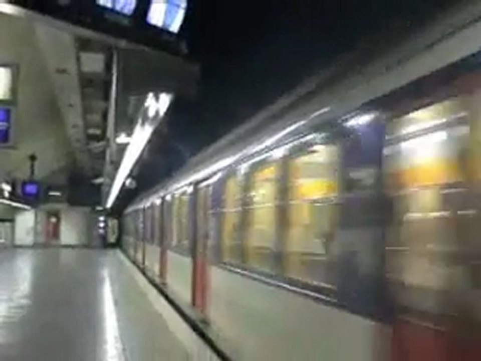 MS61 UM PART DE LA GARE Charles de Gaulle Etoile