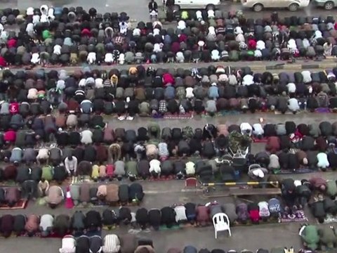 A Benghazi, 5000 Libyens prient pour la victoire sur Kadhafi