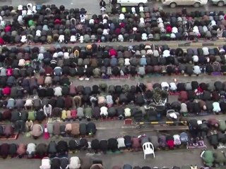 A Benghazi, 5000 Libyens prient pour la "victoire" sur Kadhafi