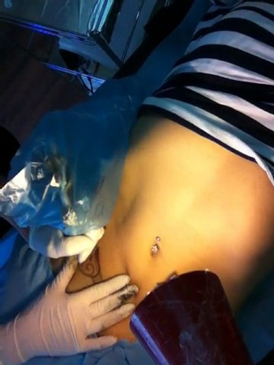 tatouage hanche