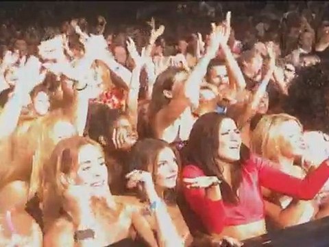 Cher Intro & “I Still Haven’t Found What I’m Looking For”