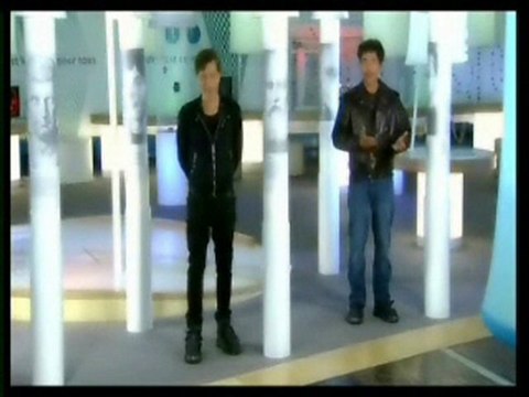 Enquête ovni 1 (à deux pas du futur)