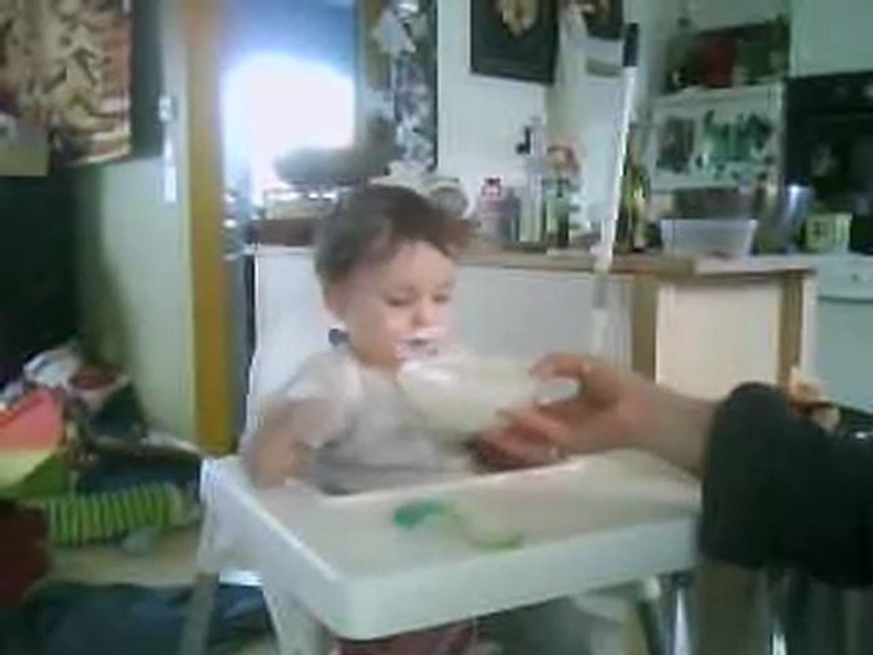 Je veux manger SEULE!