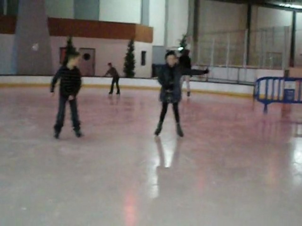 mina à la patinoire
