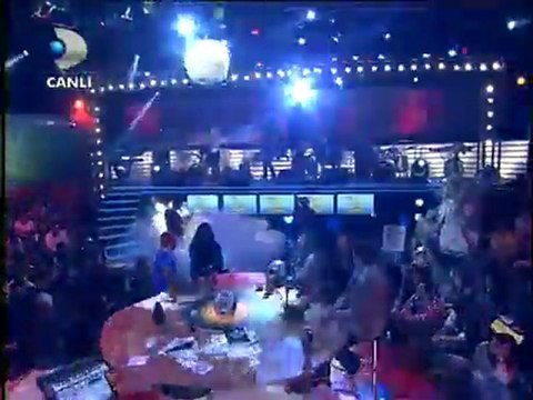 Özlem Tekin - Bana Bişey Olmaz ~Disko Kralı Canlı Performans