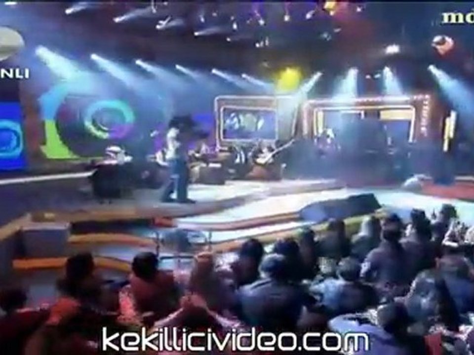 Yavuz Bingöl ve Cengiz Özkan Sendeki Kaşlar Beyaz Show Canlı