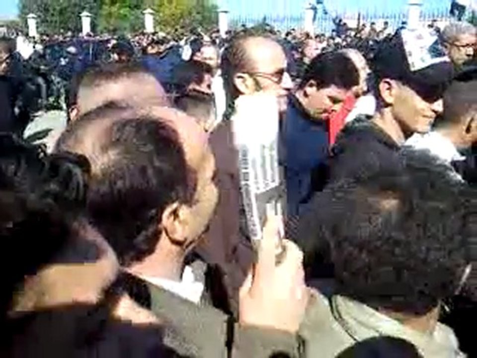 MARCHE DE LA CNCD REPRIMEE A AIN BENIAN LE 05 MARS 2011