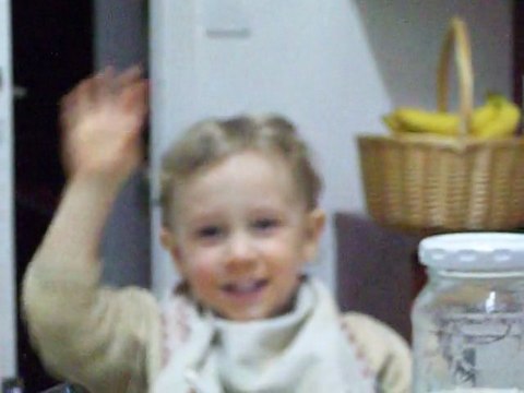 05.03j-lucas essaie de chanter bateau...sur l'eau