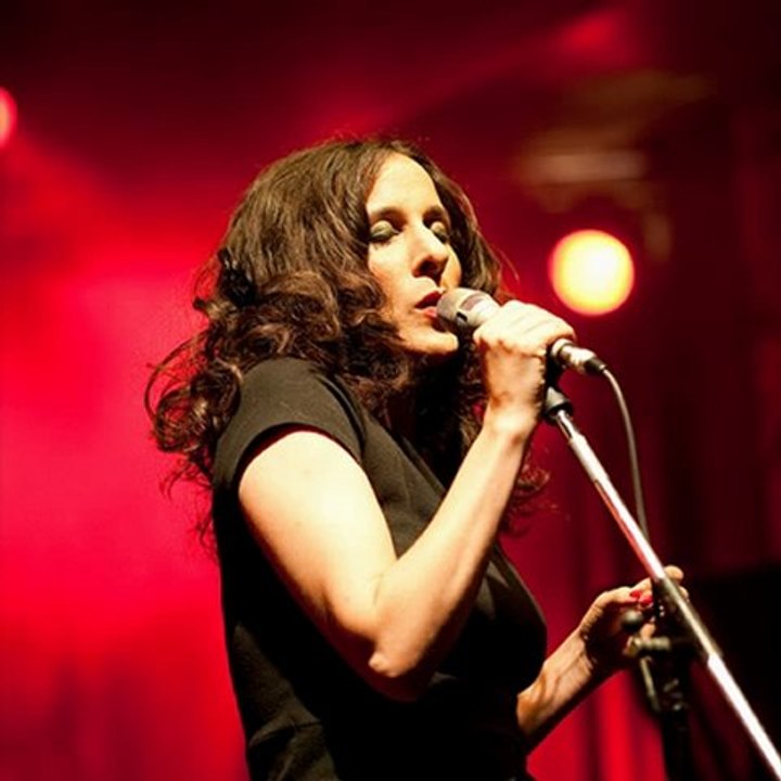 Lisa Bassenge - Ueber Eis