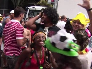 Alegría explota en calles de Rio con carnaval de la Pacificación