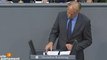 Jürgen Trittin verarscht Merkel wegen ihrer Figur lol