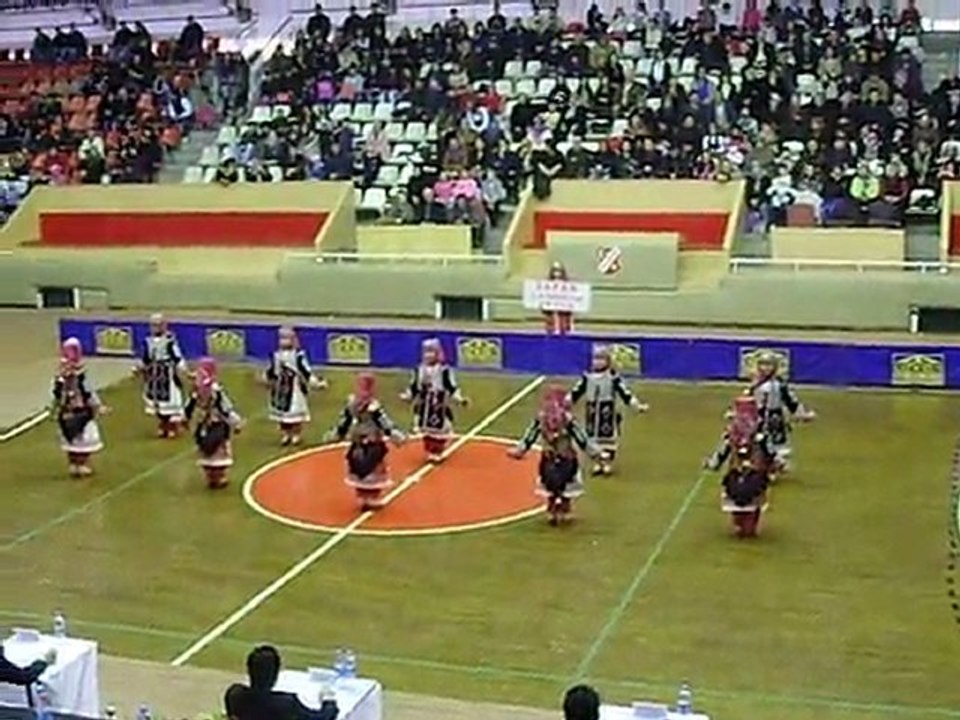 Zafer İÖO Küçükler Halk oyunları ekibi