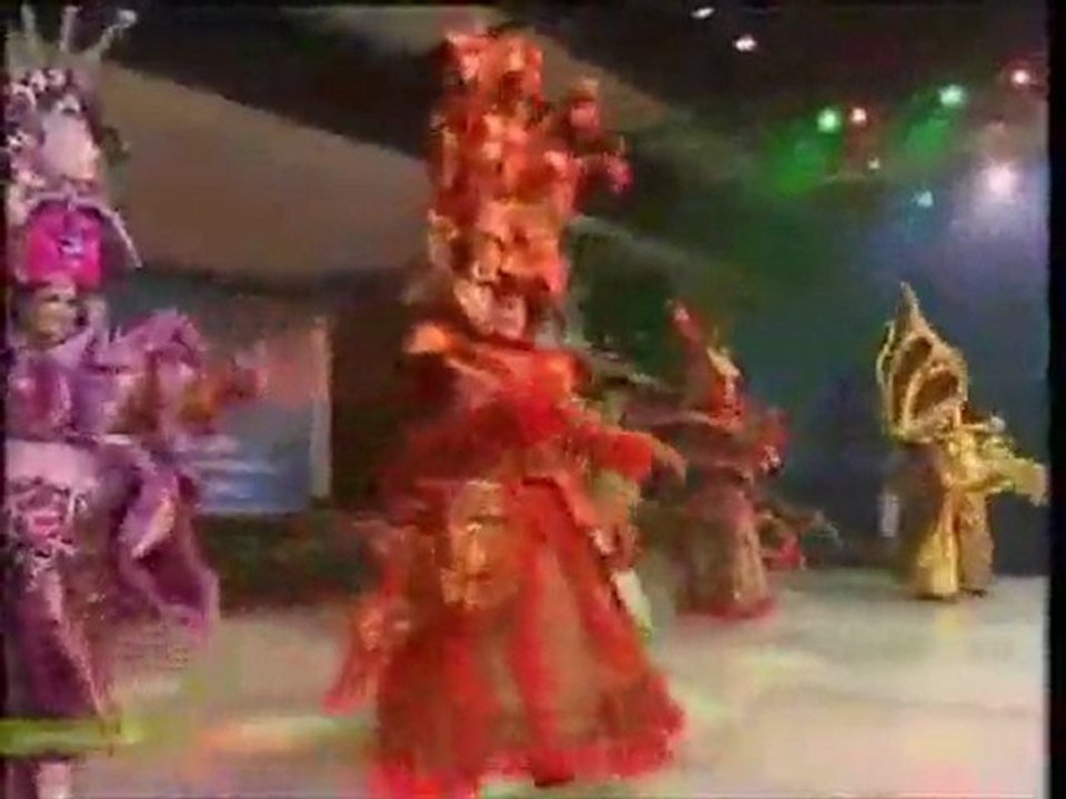 9 9.Türkçe Olimpiyatları Endonezya Kelebek dansı