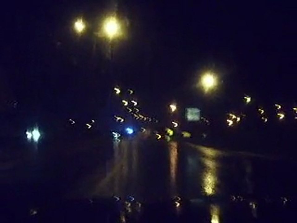 bir gece otoban ve yağmur..ve dipsiz yanlızlığım