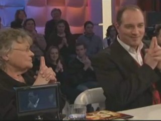 Messmer  hypnotise Claude Legault a TLMEP quebec 1 sur 2