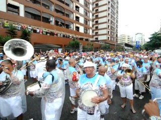 Rio rain no problem for revelers at local 'bloco' parades