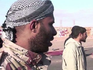 Oposición libia retrocede en el este tras ataques del régimen