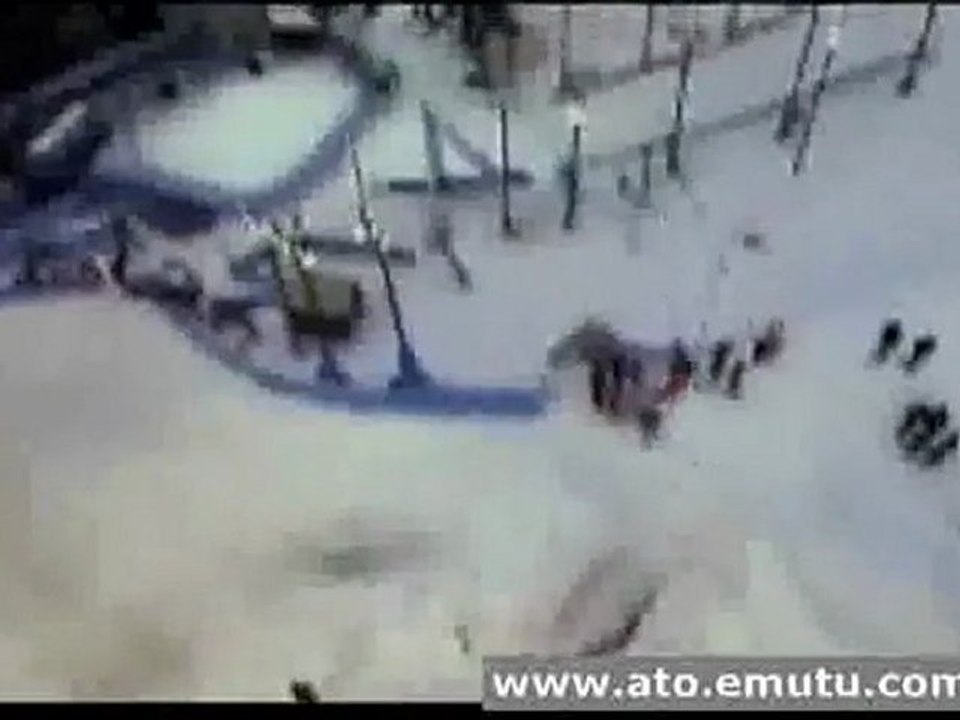 freestyle skier loses skis