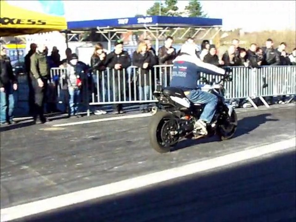 Show Stunt sur BMW F800R de Jimmy Quetel dit Big Jim