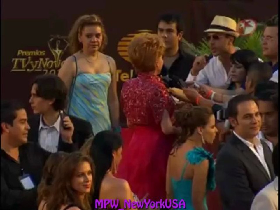 Maite Perroni en Alfombra Roja TVyNovelas 2011
