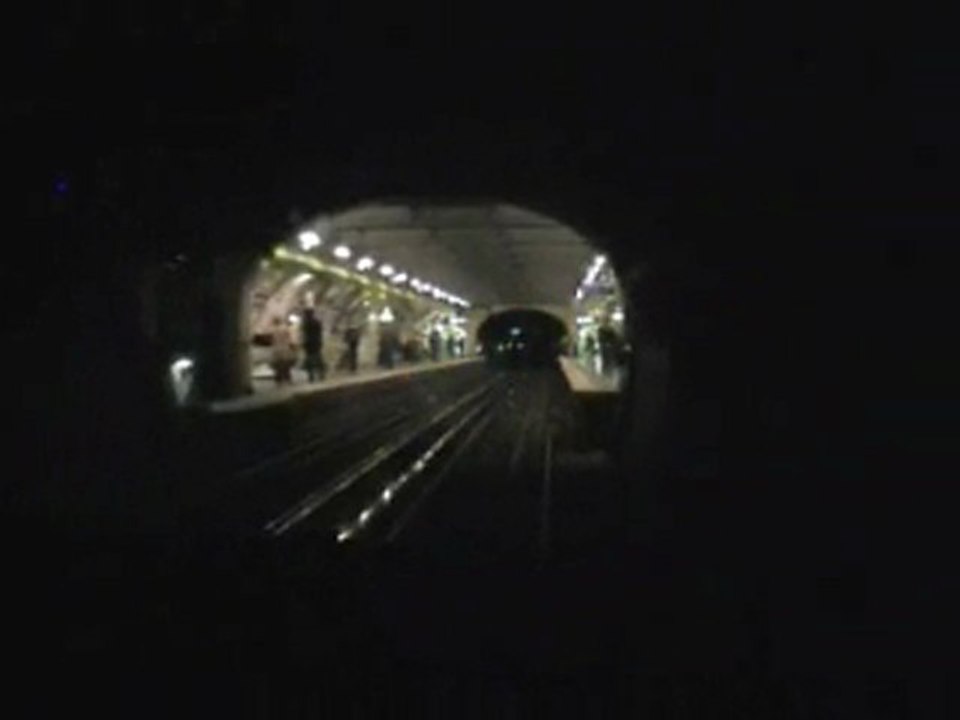 VOYAGE DANS LA LIGNE 8 DU METRO 2