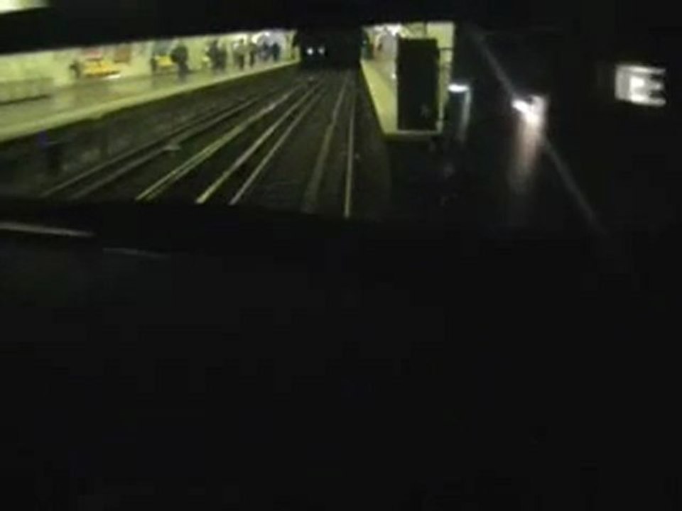 VOYAGE DANS LA LIGNE 7 DU METRO