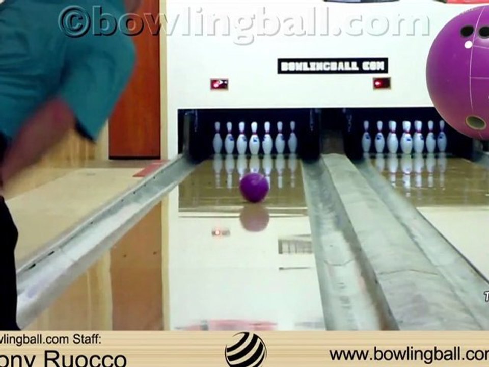900 Global The Eagle Bowling Ball by Tony Ruocco