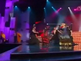 Gloria Trevi - Esa Hembra es Mala  ( EN VIVO )