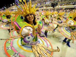 La magia del Carnaval inunda el Sambódromo de Rio